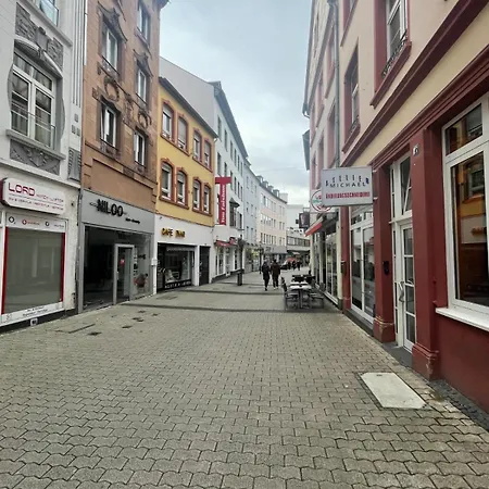 Wunderschoene Mitten Im Herzen Von