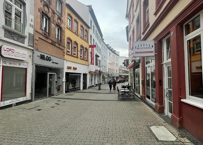 Wunderschoene Mitten Im Herzen Von